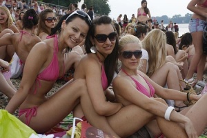 Girls at the Belgrade lakeside